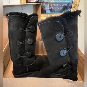 Ugg Bailey Button Triplet II Black Size 8